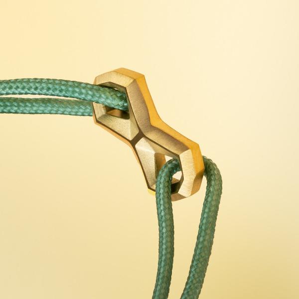 1,5 mm grünes Nylonarmband mit einem Titan-Unendlichkeitszeichen - Infinity Green Gold